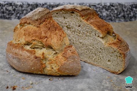 Corte transversal de pan de payés mostrando su miga y alveolos