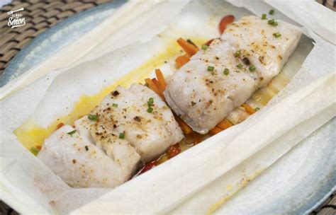 Filetes de merluza cocinados al microondas en papillote