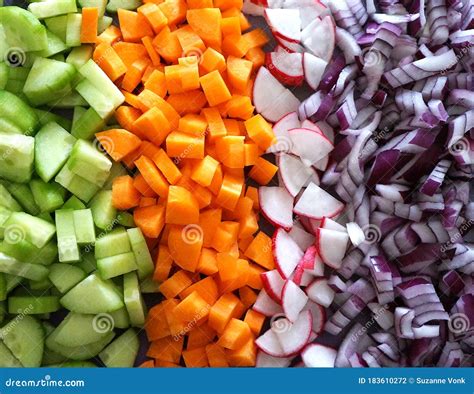 Verduras picadas finamente para papillote