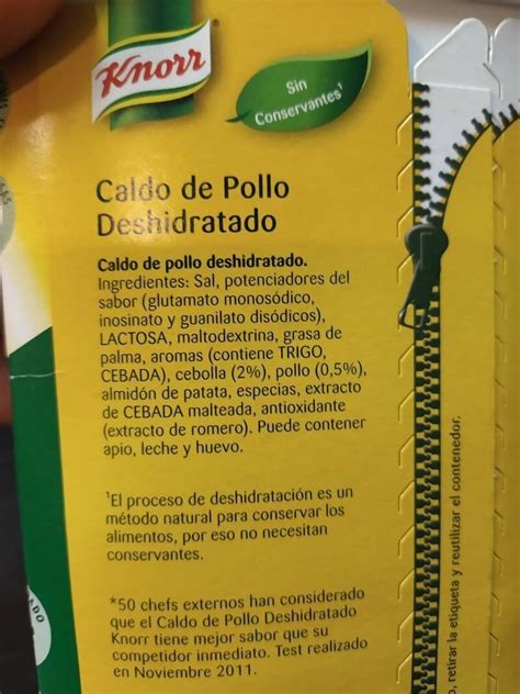 Ingredientes frescos para consomé de pollo