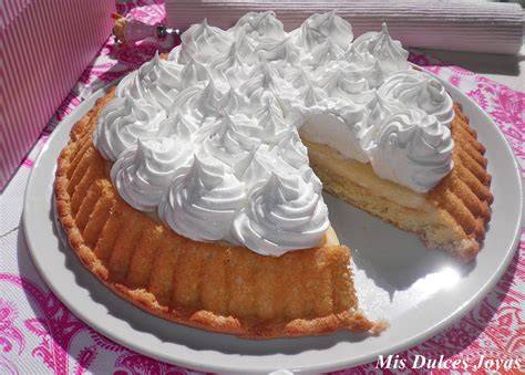 Tarta de crema pastelera y merengue