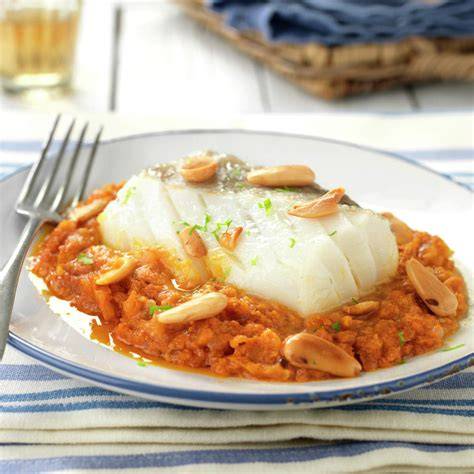 Bacalao confitado con salsa de almendras y patatas