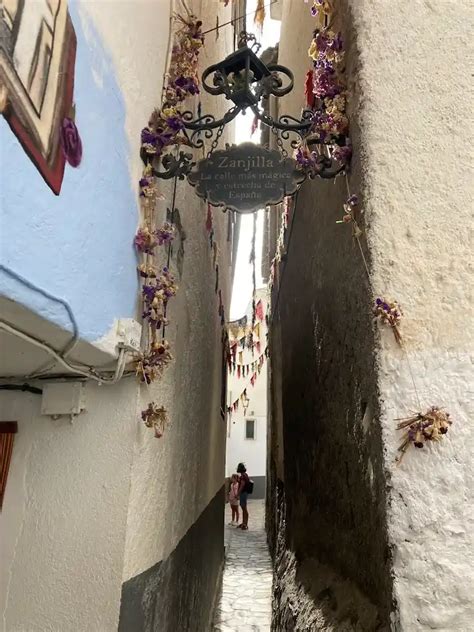 Calle Zanjilla, la calle más estrecha de Soportújar