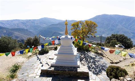 Templo budista O Sel Ling con vistas a la Alpujarra