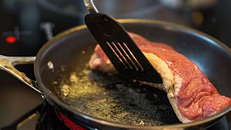 Carne sellada en un wok