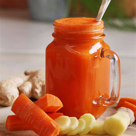 Preparación de jugo de zanahoria, limón y jengibre