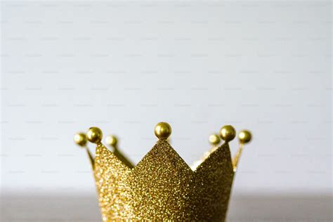 Primer plano de una porción de corona de salmón