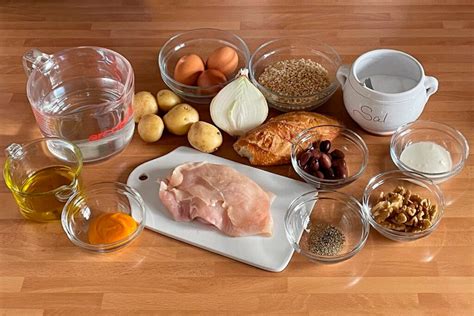 Esquema de los ingredientes principales para la gallina en leche
