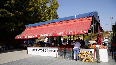 Puestos de pimientos asados en Puente la Reina