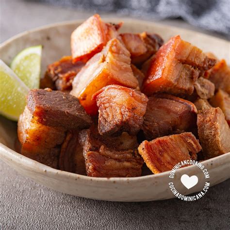Plato de chicharrones de Chiclana servidos como tapa tradicional