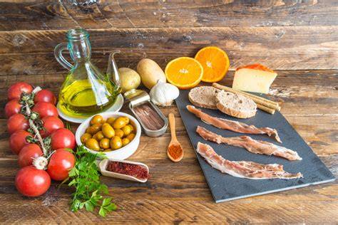 Esquema de los ingredientes frescos sobre la mesa de cocina