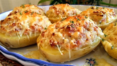 Patatas rellenas al horno con queso fundido y jamón