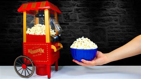 Máquina de palomitas antigua en un evento