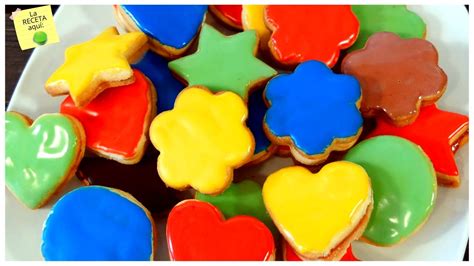 Galletas terminadas con glaseado de diversos colores