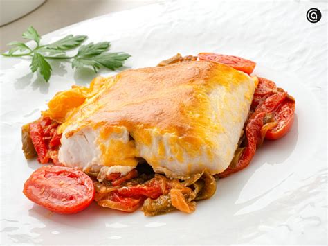 Plato de merluza estilo Orly recién preparada