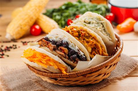 Diferentes formas de rellenar arepas