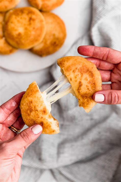 Arepas de papa rellenas de queso