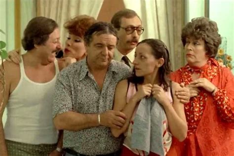 Escena de la película Esperando la carroza con Luis Brandoni