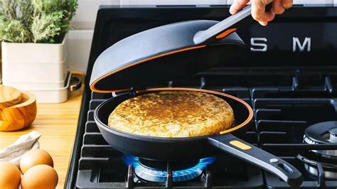 Proceso de cocción de la tortilla en sartén antiadherente