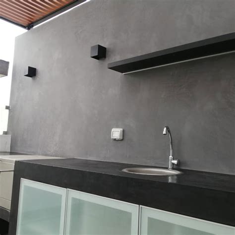 Detalle de acabado artesanal con microcemento en pared