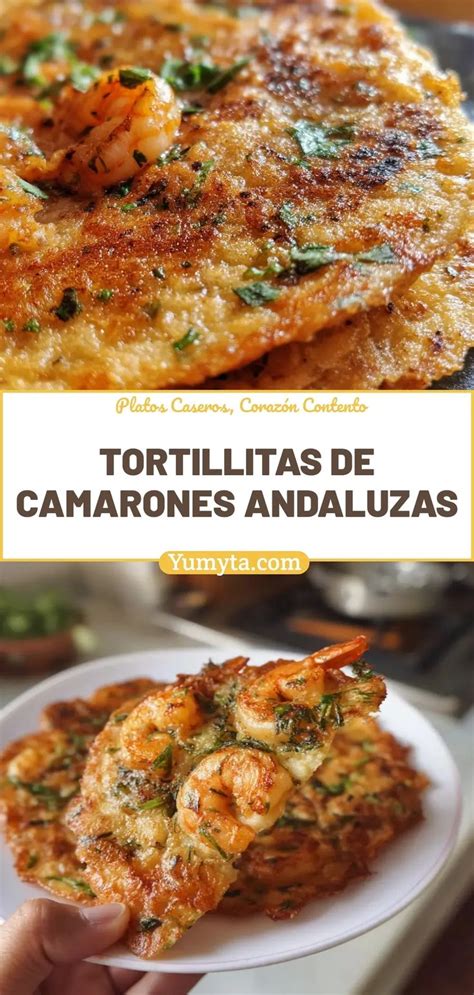 Tortillitas de camarones crujientes en un plato, con camarones frescos al lado