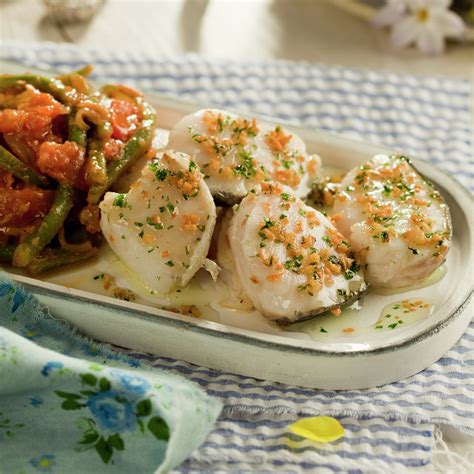 Plato de merluza a la plancha con judías verdes y mayonesa de anchoas