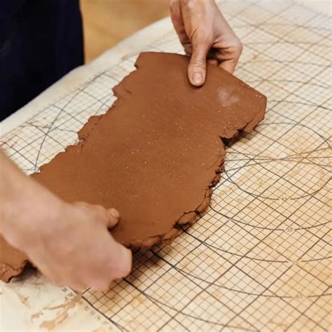 Proceso de modelado de arcilla para moldes