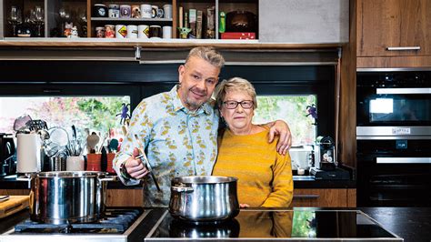 Alberto Chicote con su madre, doña Angelines, en La Parrilla de Poli