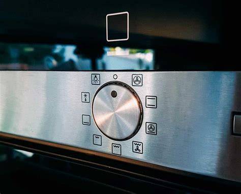 Panel de control de un horno Balay con los símbolos de las funciones