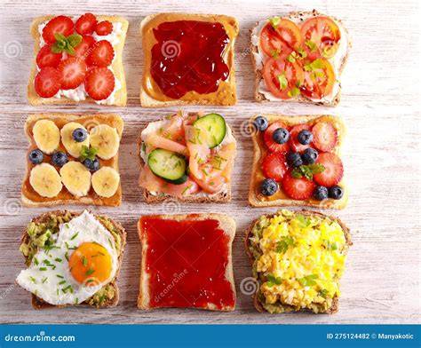 Variaciones de tostadas con ingredientes dulces y salados