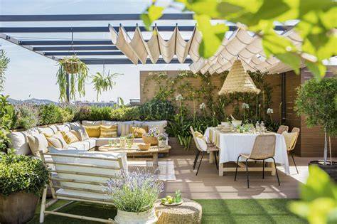 Hermoso jardín y zona de terraza de la Posada La Cabaña de Salmón