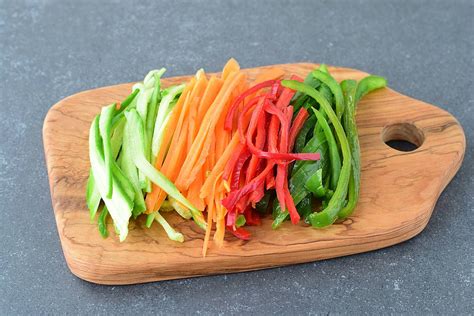 Verduras cortadas en juliana y brunoise