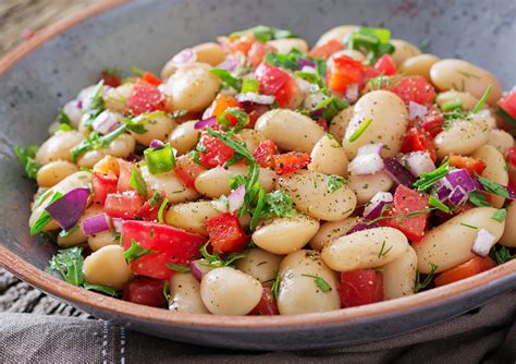 Ensalada de alubias con cebolla y bonito