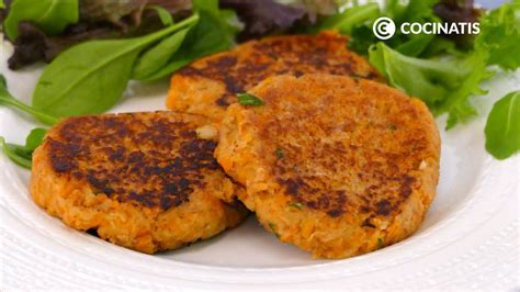Hamburguesas de atún con ensalada