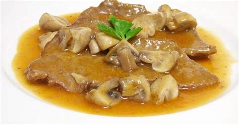 Ternera guisada con nata y champiñones