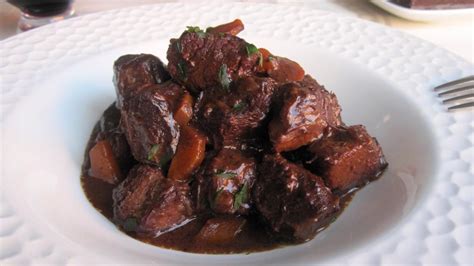 Estofado de ternera con boletus y vino tinto