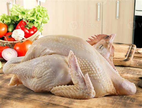 Preparación higiénica de pollo crudo en cocina