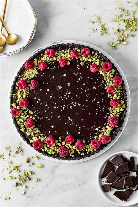 Tarta de chocolate con ganache y virutas