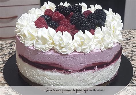 Tarta de nata y fresones decorada
