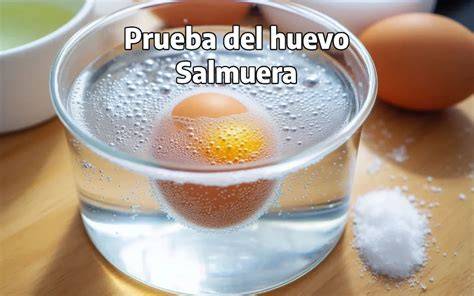 Huevo flotando en salmuera