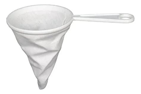 Esquema de filtrado de yogur en un colador con tela