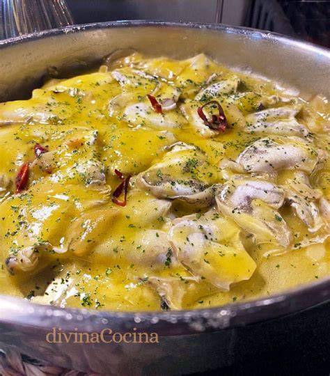 Plato de cocochas al pil-pil con ajo y guindilla
