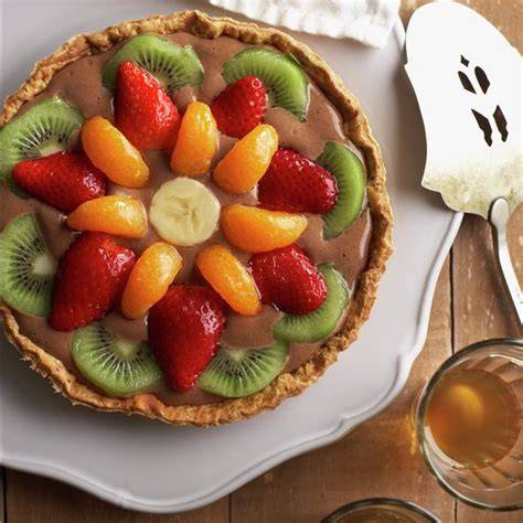 Tarta de chocolate decorada con drip y frutas