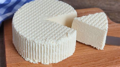 Ingredientes básicos para elaborar queso fresco: leche, limón y sal