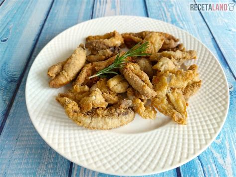 Plato de huevas de pescado fritas