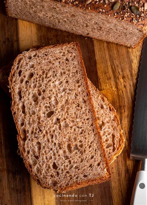 pan de espelta integral cortado en rebanadas