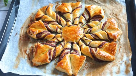 Estrella de hojaldre con Nutella decorada