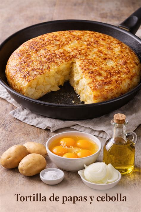 Pochando papas y cebolla para tortilla