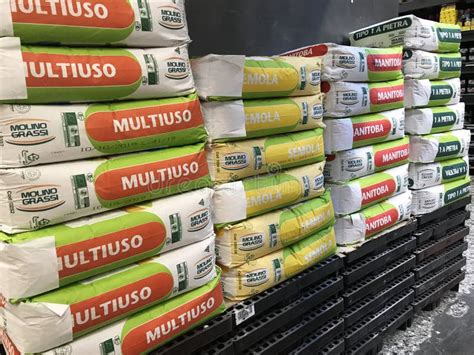 Sacos de harina de trigo en un entorno industrial