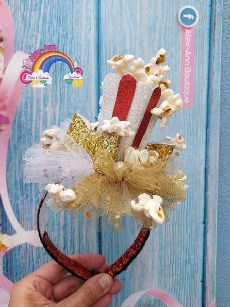 Detalle del acabado del tejido del disfraz de palomitas